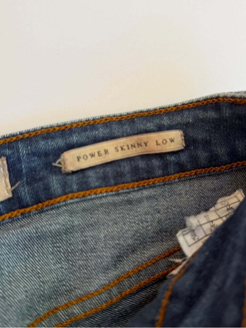 Woman’s Guess Brand Jeans Power Skinny Low Size 27​ - Picture 7 of 11